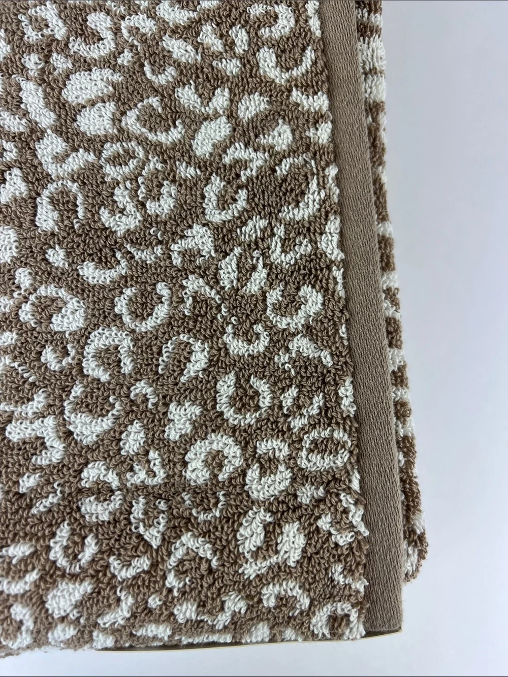 Rachel Zoe Bath Towels Brown Tan Cream Leopard Animal Print 100% Cotton 2 Pc NEW